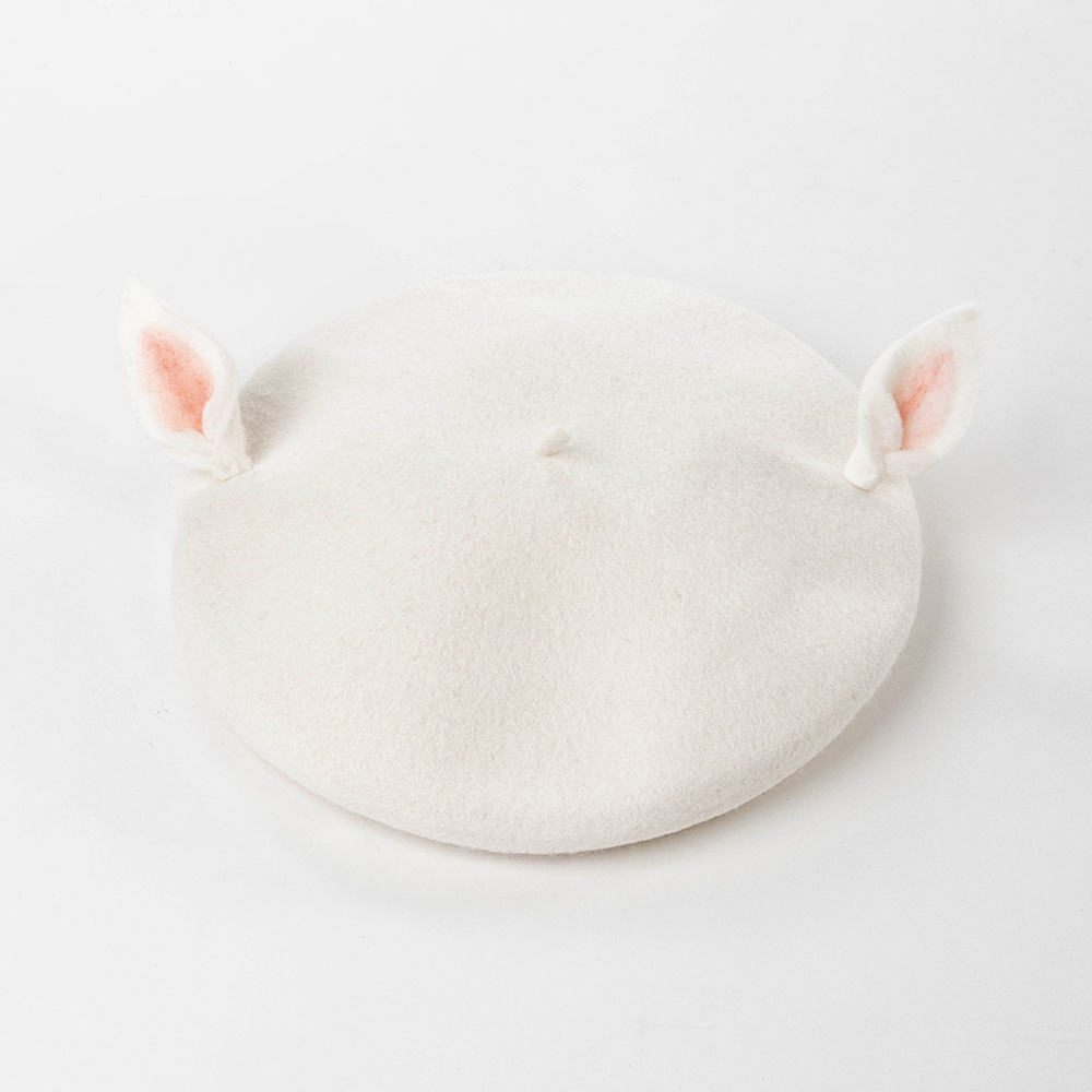 Orejas de conejo blanco