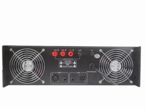 Amplificador de 2000W de alta potencia de 100V con carcasa de metal Entrada y salida de fuente de audio de lugar público para centros comerciales
