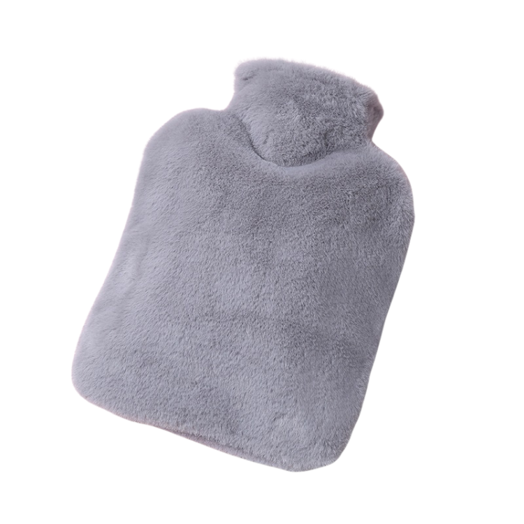 Funda de felpa gris que imita piel de conejo.