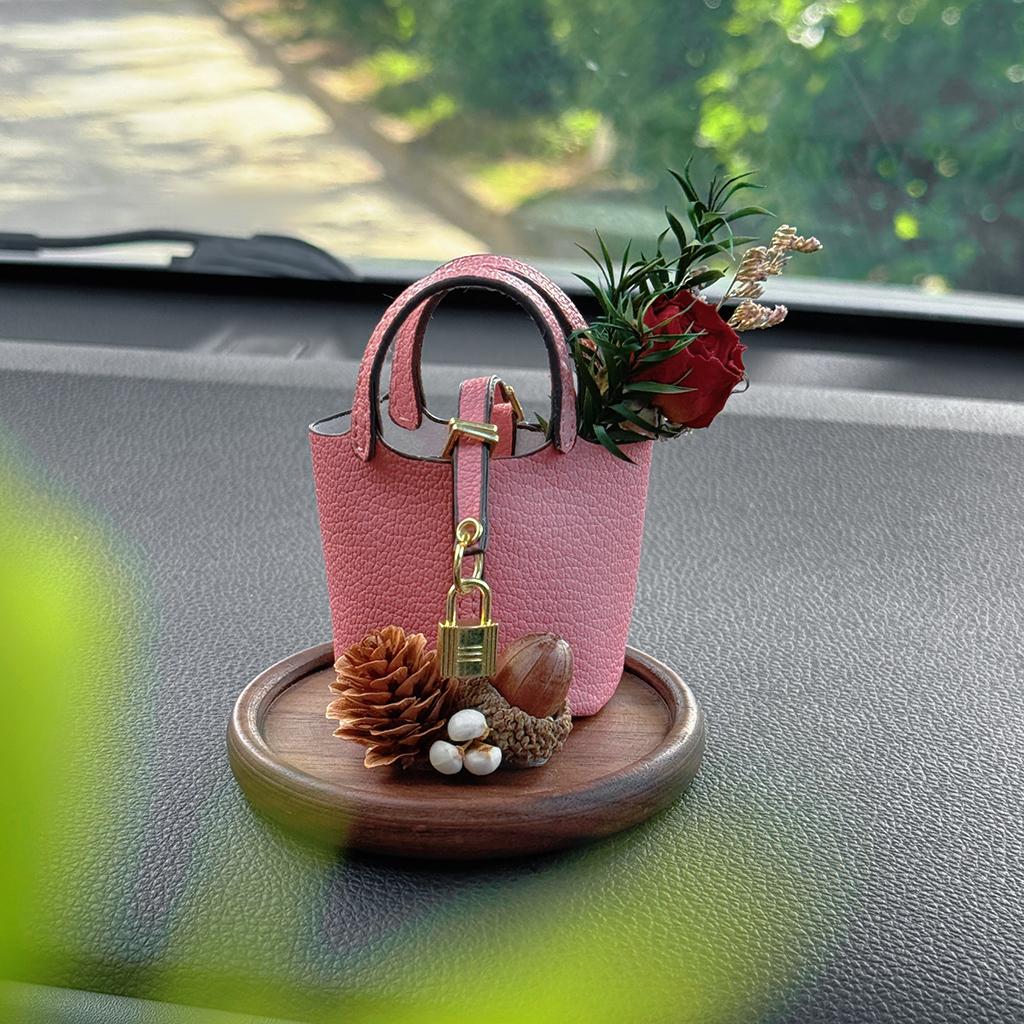 Pink handbag + red roses