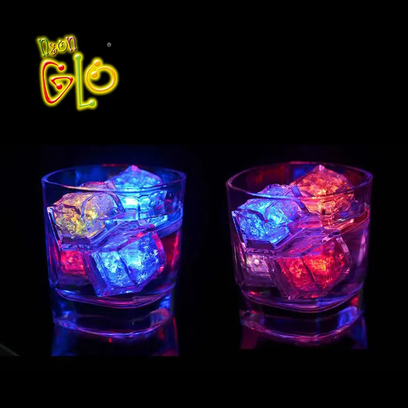 Factory Sales Aangepaste Logo Kleur Veranderende Novelty Herbruikbare Whiskey Cup Licht Wijn Glas Decoratie Led Glow Ice Cubes