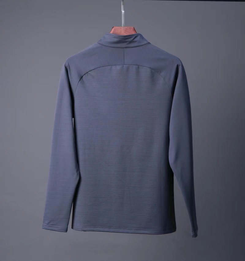 Gris foncé