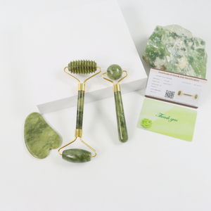 Doğal Xiuyan Anti Aging yüz masajı yüz yeşil yeşim silindir ve Gua Sha seti araçları