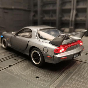 1:32รถของเล่นแบบหล่อ RX7สำหรับเด็กรถของเล่นโลหะยางพลาสติกเทคนิคการหล่อ