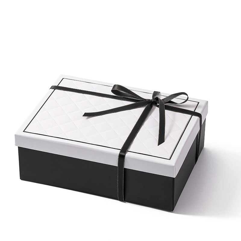 7 White And Black Foldable Two-Piece Base & Lid Box