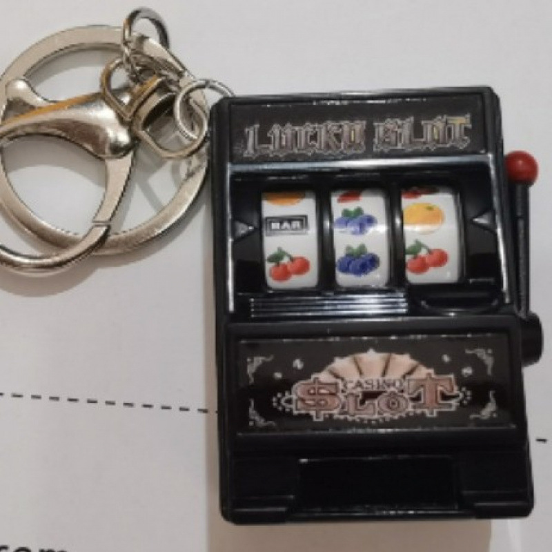 Machine de jeu noir mat fermoir mousqueton argenté
