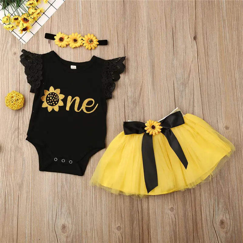 3 adet yenidoğan Set bir yıl doğum günü bebek kız elbise Set tek mektup Bodysuits krizantem Hairbands sarı etekler bebek Set