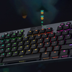 罗技G913 TKL通用串行总线接口台式机用新型无线RGB机械游戏键盘 - Product Image 5