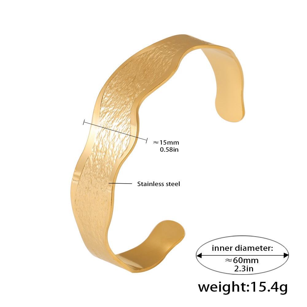 กำไลข้อมือสีทอง