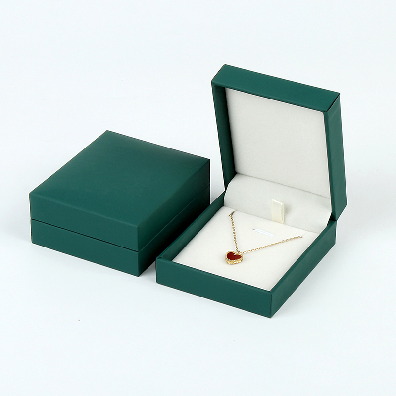 Green pendant box