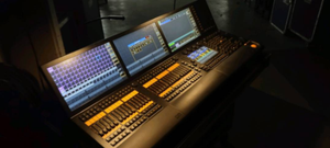 Профессиональный сценический RDM DMX512 консоль Grand Ma2 полноразмерный Grand MA2 Linux системный контроллер с тремя экранами - Product Image 4