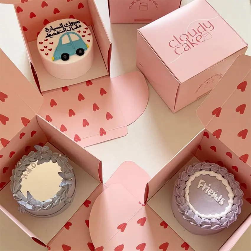 Petites boîtes à gâteaux blanches empaquetant des boîtes de papier en carton avec logo personnalisé pour gâteaux