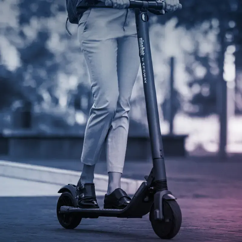 Scooters électriques Offre Spéciale Segway E22 vitesse maximale 20 km/h scooter avec lumière de coupure