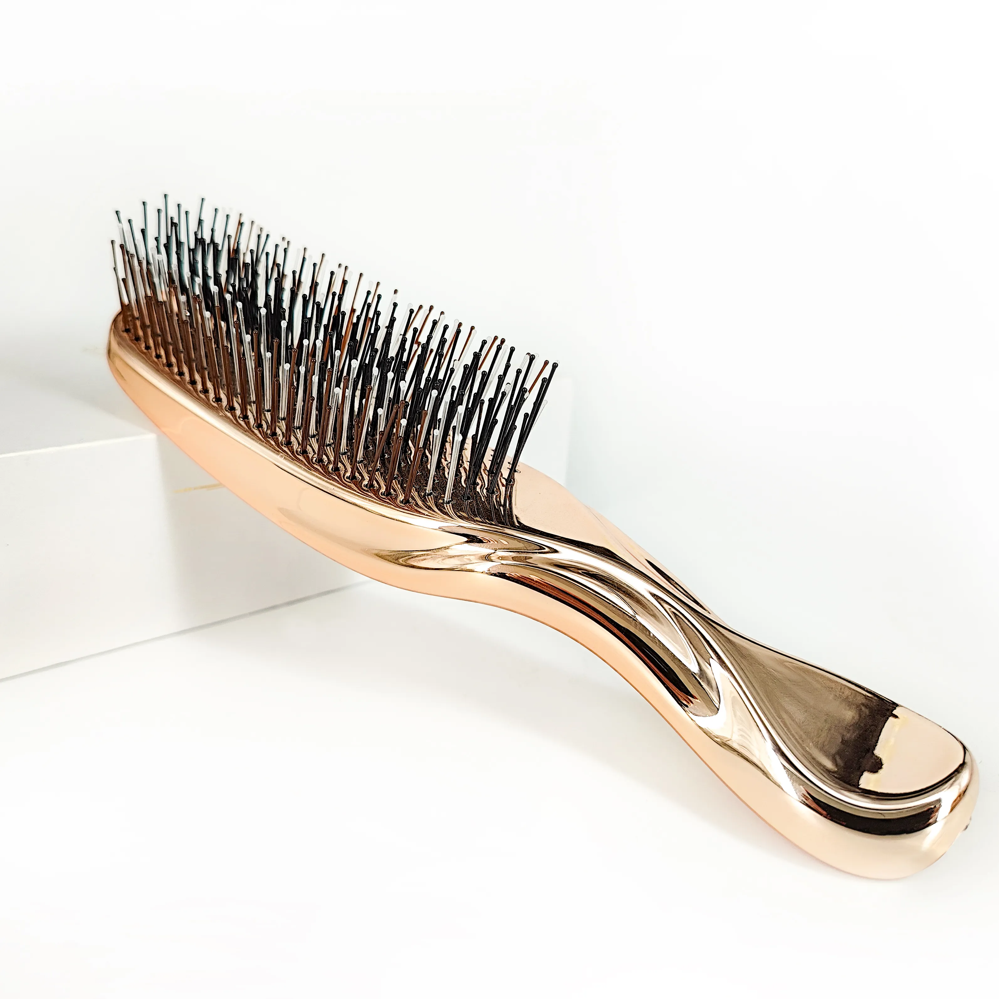 2024 Vendas quentes de escova massageadora de couro cabeludo 3 em 1 de dupla utilização, seca e úmida, pente de cabelo portátil para uso doméstico