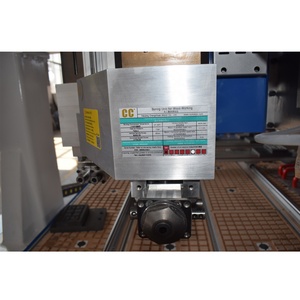 Cabezal de perforación 5 + 4 de alta calidad, máquina de anidamiento CNC de China, diseño de puerta de madera, fabricación de enrutador CNC de madera ATC de 4 ejes, precio - Product Image 6