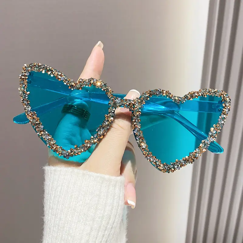 Yingchao 2024 moda cristal melocotón corazón Bling diamante gafas una pieza para mujeres ojo de gato gafas de sol proveedor regalo de San Valentín