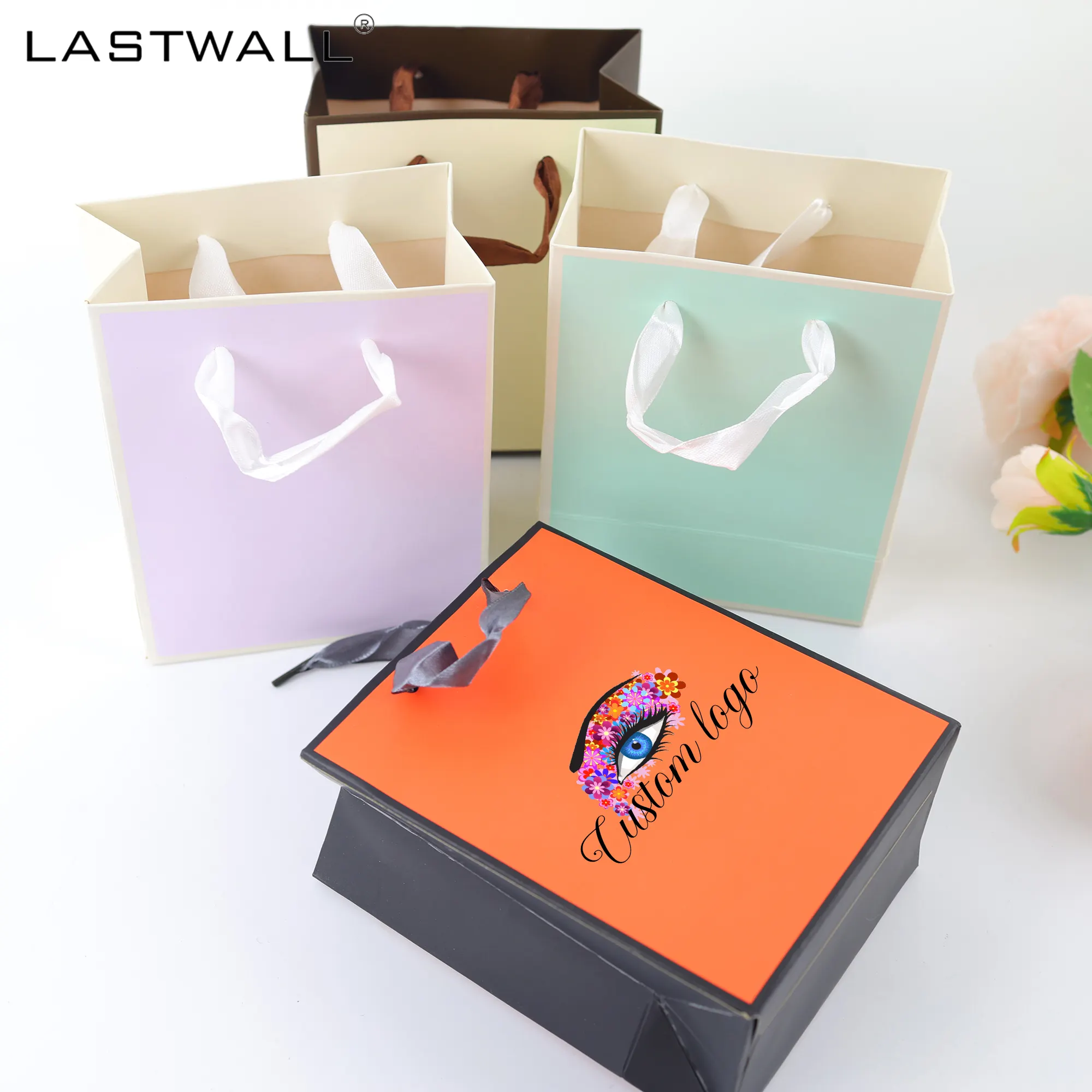 쇼핑 맞춤형 브랜드 로고 종이 가방 리본 손잡이와 럭셔리 부티크 크래프트 백서 선물 가방