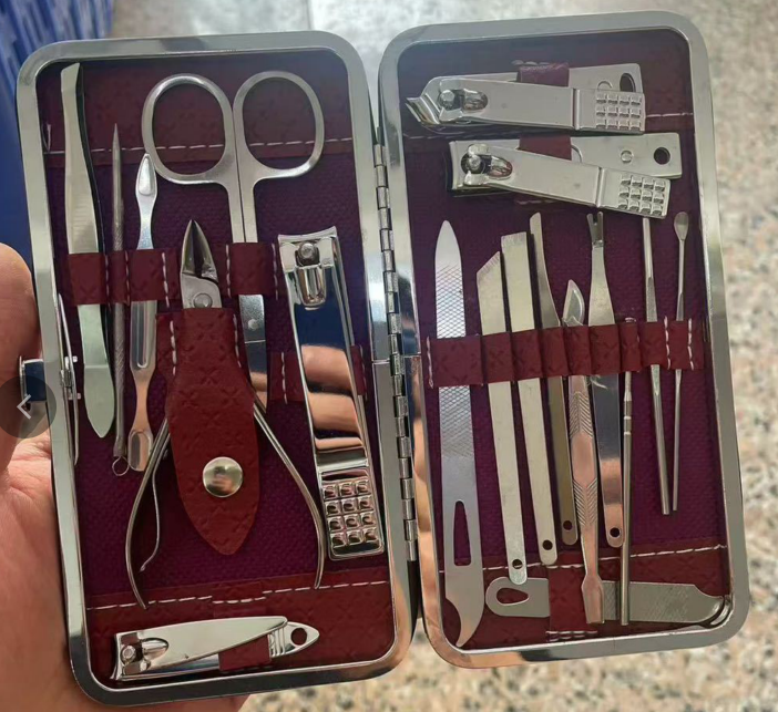 Ensemble rouge 19 pièces