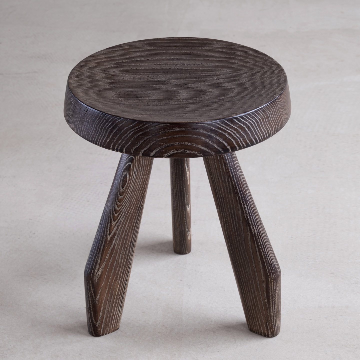 Tabouret en bois massif ciré blanc, couleur unie, veuillez noter.