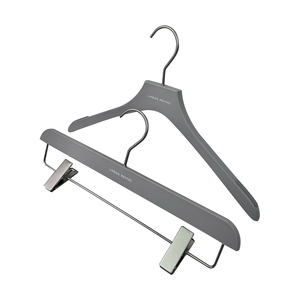 批发<span class=keywords><strong>2025</strong></span>新款塑料衣架，用于服装店购物中心和特殊销售场所的清洁