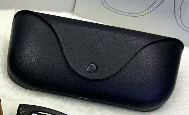 เคสชาร์จสีดำ