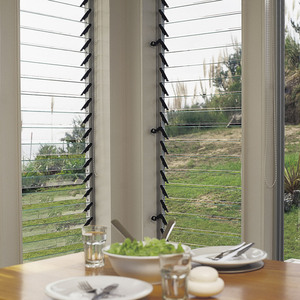 Finestra a persiana con apertura orizzontale in vetro in lega di alluminio resistente stile francese per sala riunioni