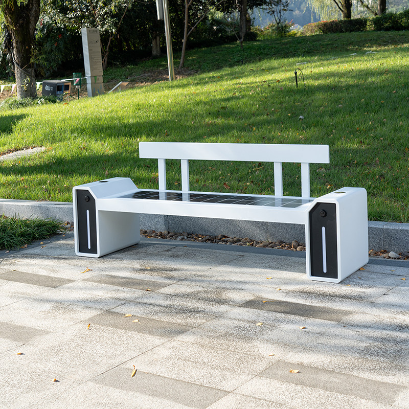 Dépôt de chaise blanche tyn-1