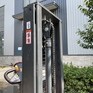 Electric Stacker Semi-electric Stacker Lift <strong>Pallet</strong> Forklift 1 Ton 1.5 Tons 2 TonsVehicle <strong>Loading</strong> and <strong>Unloading</strong> Tools - Product Image 3