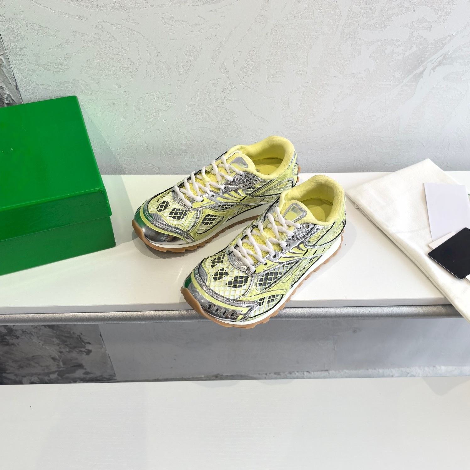 สีเหลือง