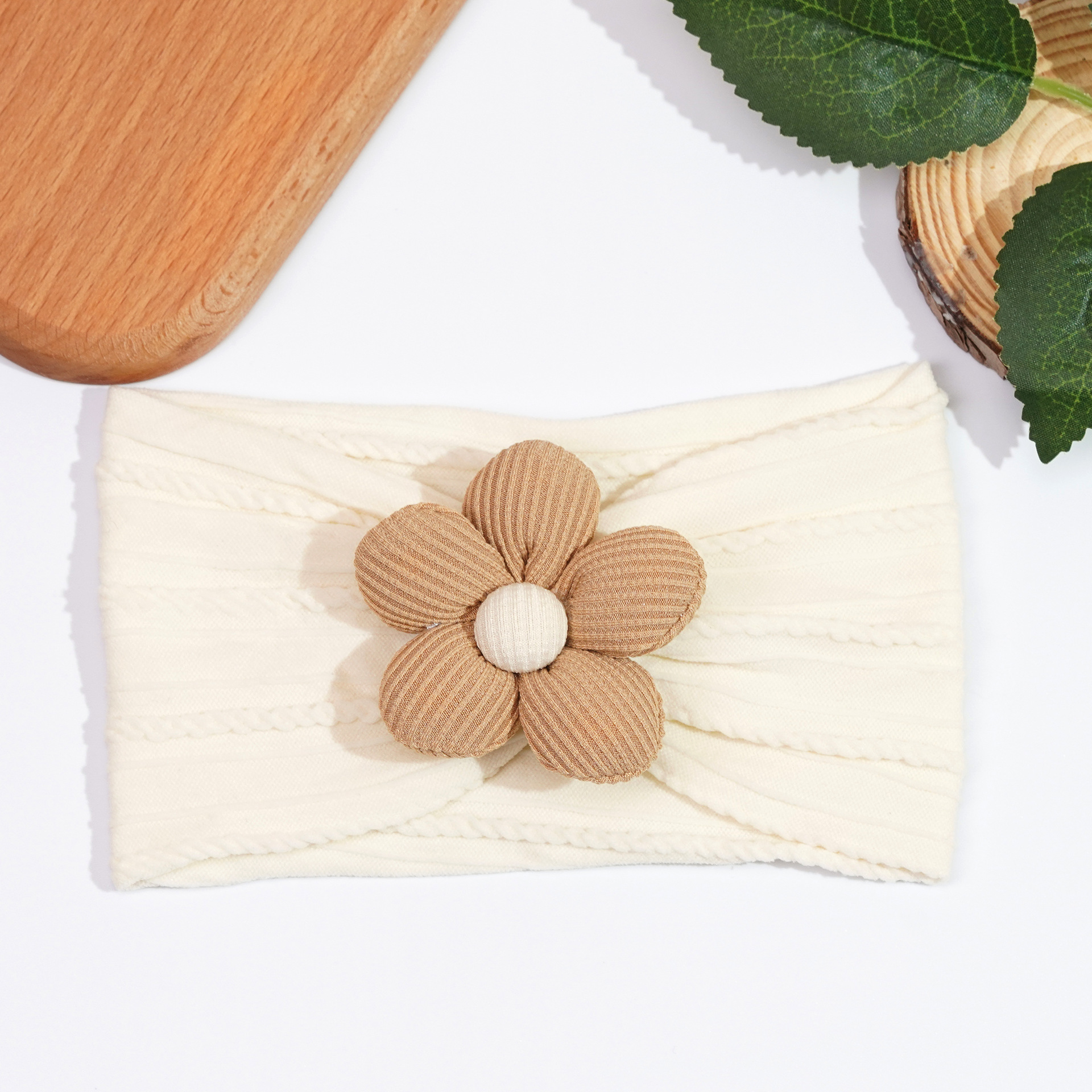 สีครีม-ขาว