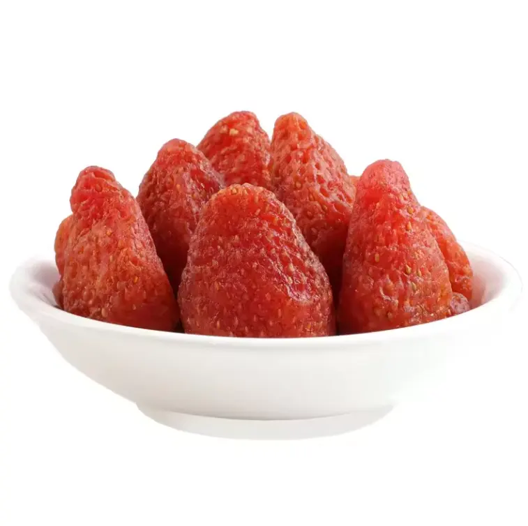 Schlussverkauf leckere frische gesunde süße konservierte getrocknete Erdbeere