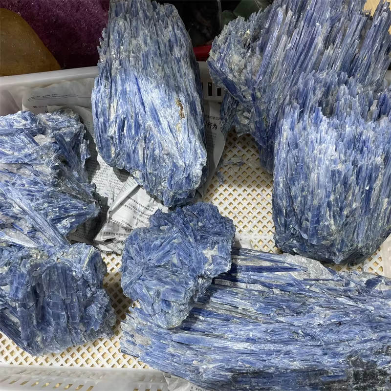 Piedra cruda de cianita