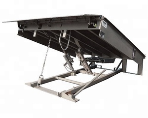 トラック積み込みターミナルのコンテナローディングランプ用固定ドックレベラー - Product Image 1