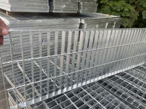 低价热销30毫米间距易于安装，适用于各种用途定制钢格板