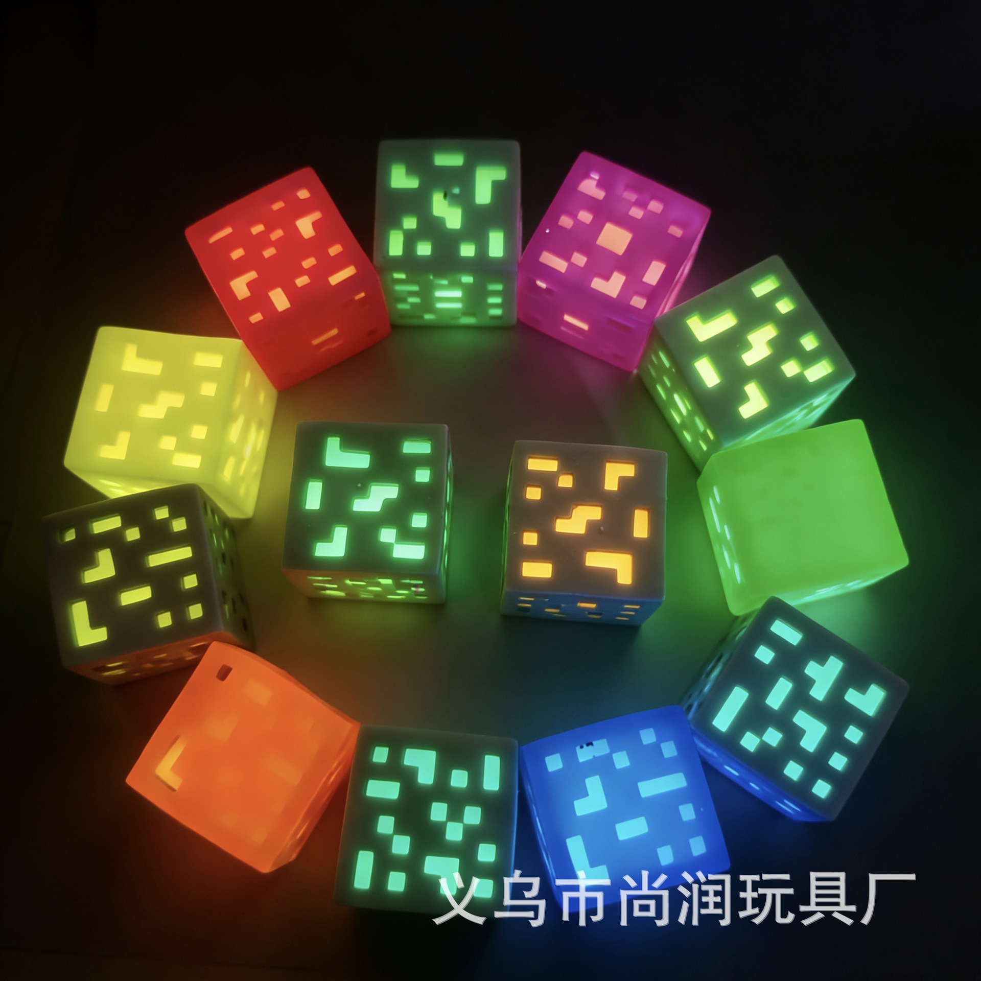 Dumplings cubiques qui brillent dans le noir