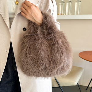Fabrikalarda düşük fiyatlı peluş kadın çanta toptan bir omuz Crossbody sahte kürk peluş sevimli çanta