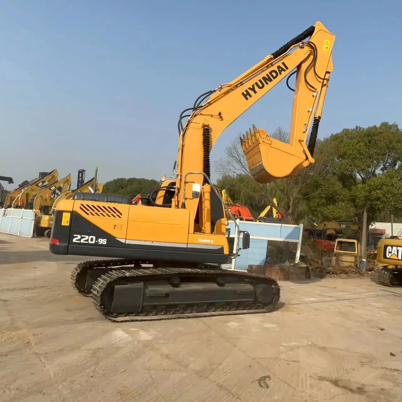 Precio de fábrica 22 Ton Usado Hyundai 220 Excavadora hidráulica sobre orugas