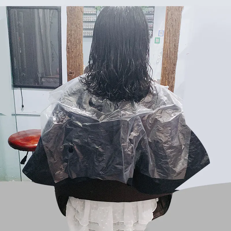 Prix bas vente en gros plusieurs tailles jetables Barber Capes en plastique étanche Salon coiffure Cape