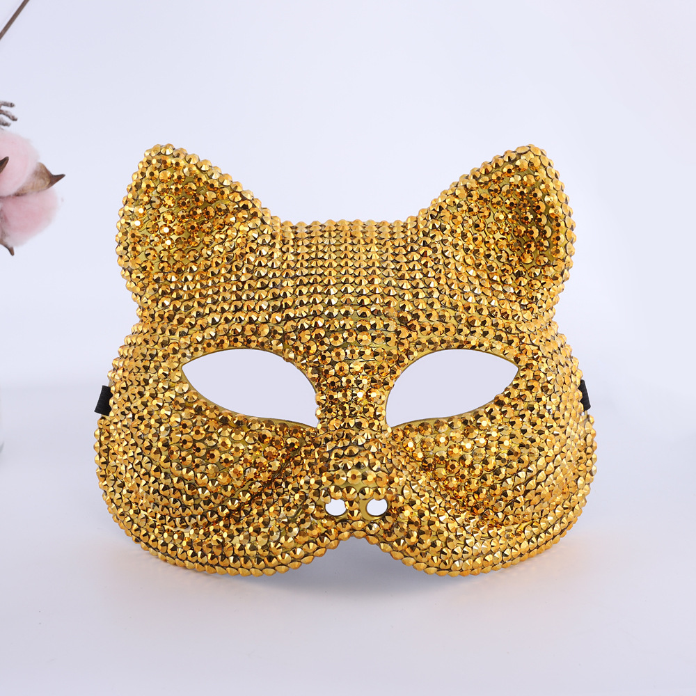 Trois masques de chat fille en or et diamants