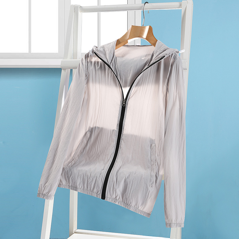 สีเทาอ่อน