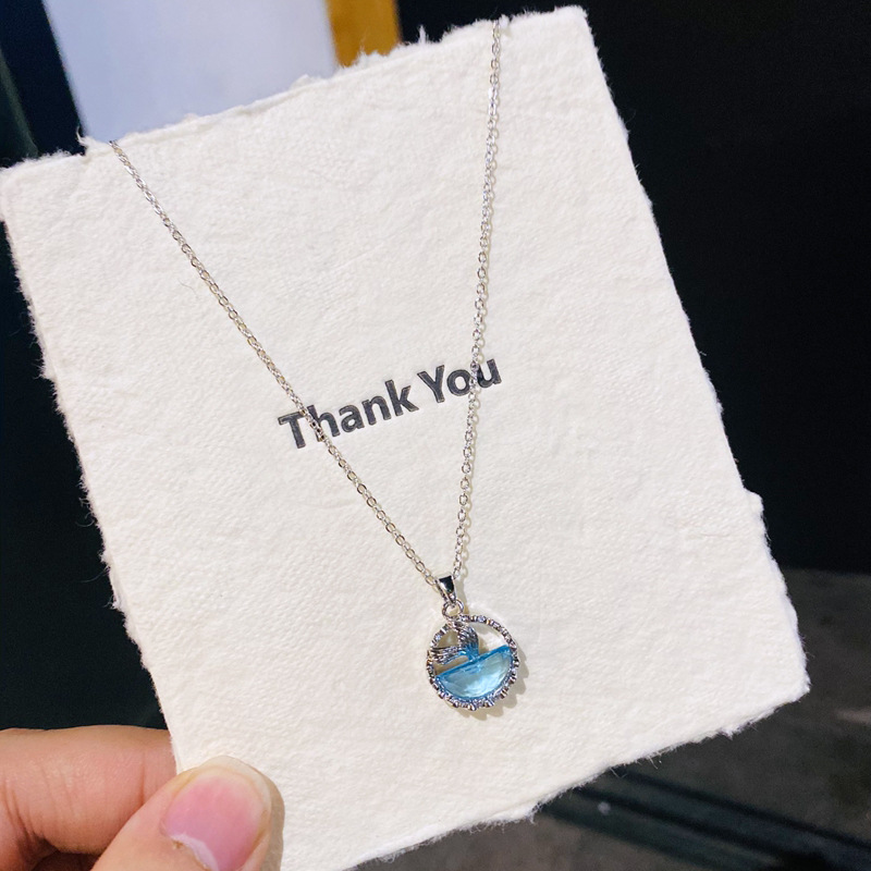 D04 silver-fishtail