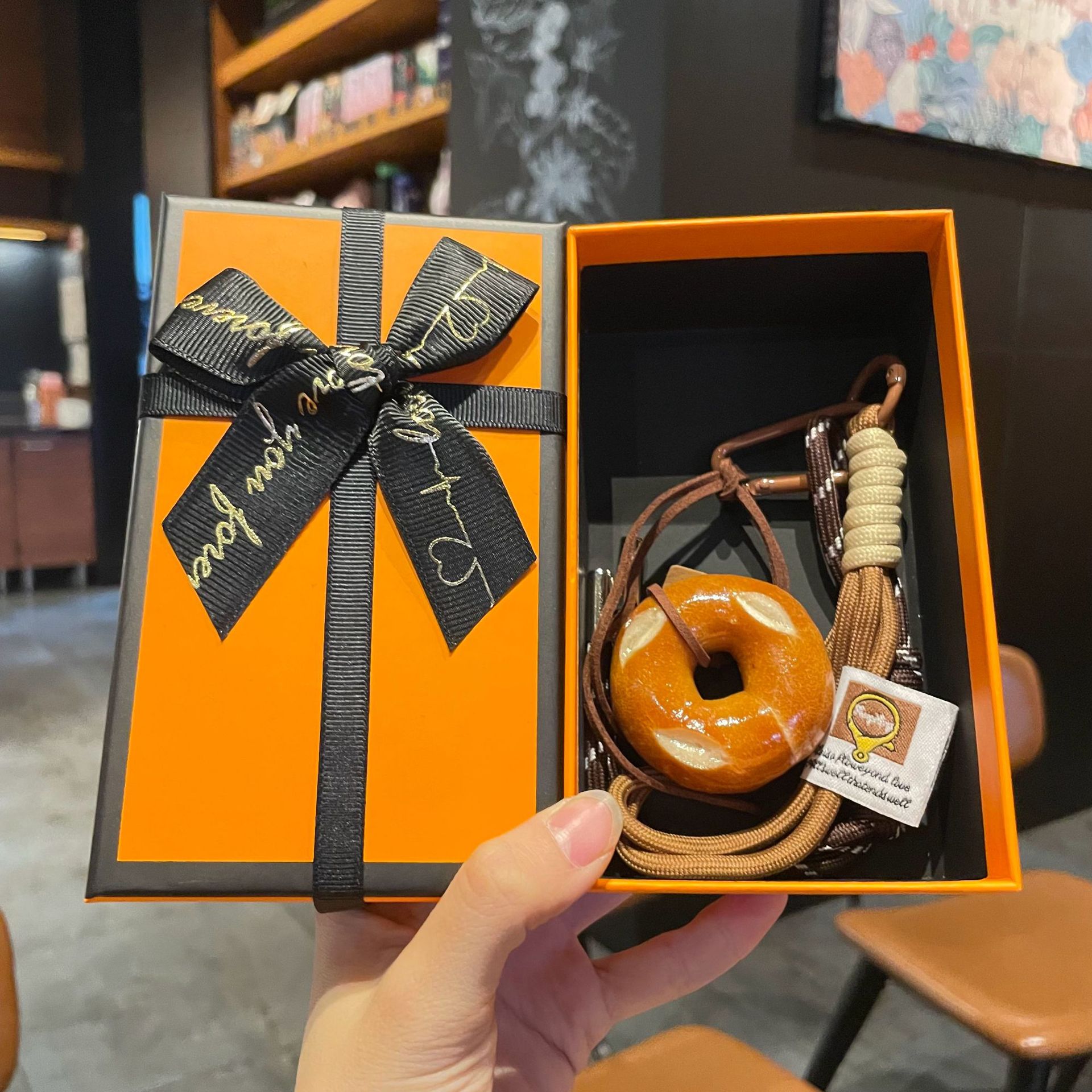 กระเป๋า Baggo Bread Miu เชือกสีแกง กล่องของขวัญเชือกคู่
