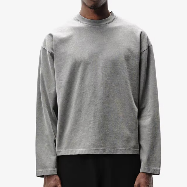 Gris oscuro