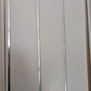 易于安装的PVC面板天花板设计批发防水防火PVC家居装饰天花板 - Product Image 1