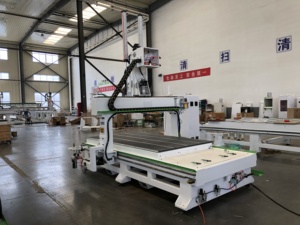 Centro de máquina CNC de 4 ejes, husillo 3D con rotación de +/- 90 grados con revista de herramientas de carrusel - Product Image 5