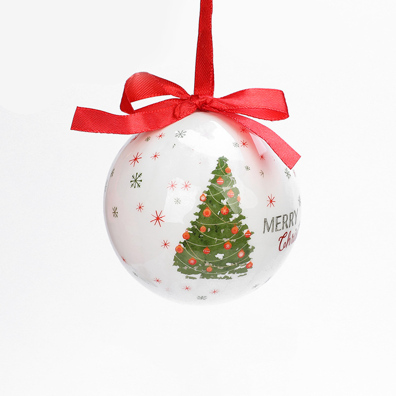 Boule de Noël imprimée avec sapin de Noël aquarelle sur fond blanc