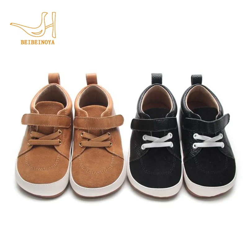 Calçado de luxo personalizado de couro legítimo para bebês, calçado com bico largo para descalços, tênis de design ergonômico para crianças
