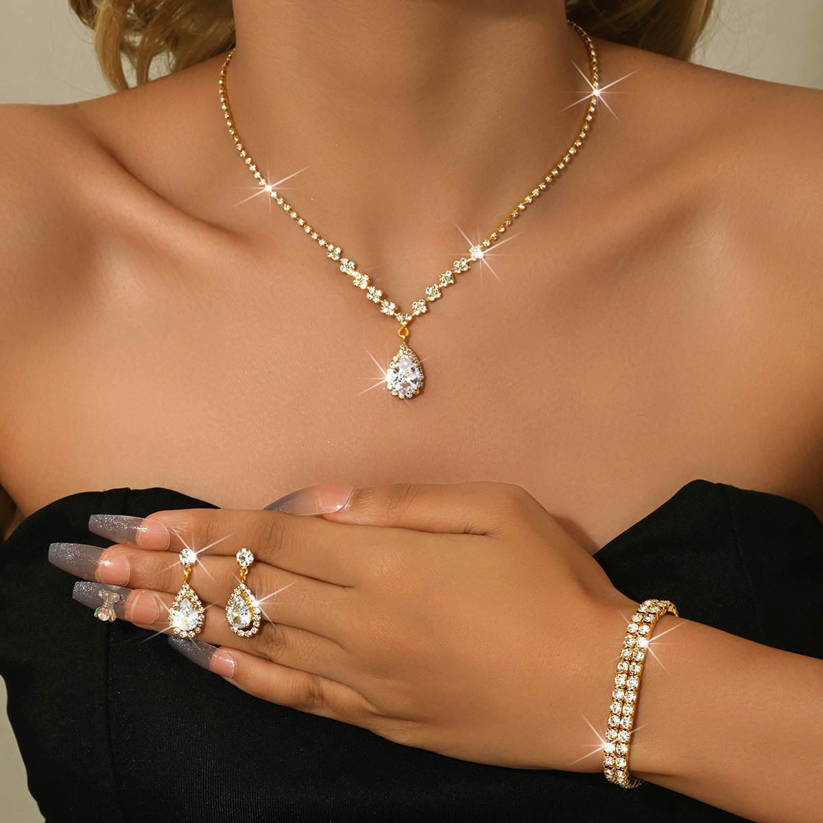 84869502 gold and white 3-piece set