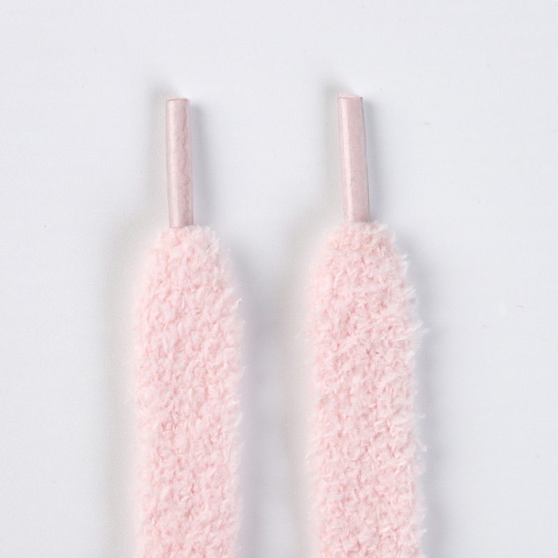 Lacets en peluche rose clair