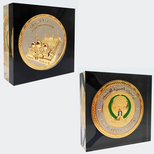 挑战硬币展示架嵌入式丙烯酸立方体与<span class=keywords><strong>Lucite</strong></span>树脂标志镇纸纪念品奖杯